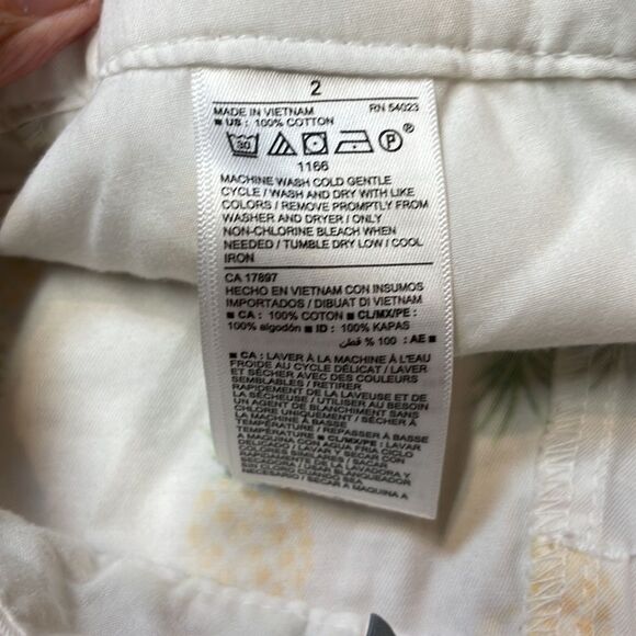 Old Navy women’s shorts. Pineapple print. Size 2. - Picture 7 of 10